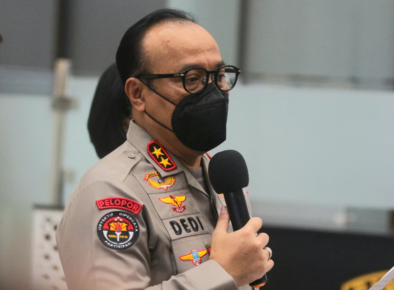 Kadiv Humas Polri Irjen Pol Dedi Prasetyo saat konferensi Pers di gedung Bareskrim, Mabes Polri, Jakarta, Jumat (26/8/2022). Menurut Kadiv Humas Polri Irjen Pol Dedi Prasetyo, setelah menjalani pemeriksaan yang cukup memakan waktu, pemeriksaan PC ditunda. - Image