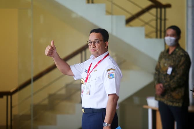 Gubernur DKI Jakarta Anies Baswedan saat hendak menjalani pemeriksaan di Gedung Merah Putih KPK, Jakarta, Rabu (7/9/2022). Anies Baswedan diperiksa KPK untuk dimintai keterangan dalam penyelidikan kasus dugaan tindak pidana korupsi penyelenggaraan ajang b - Image