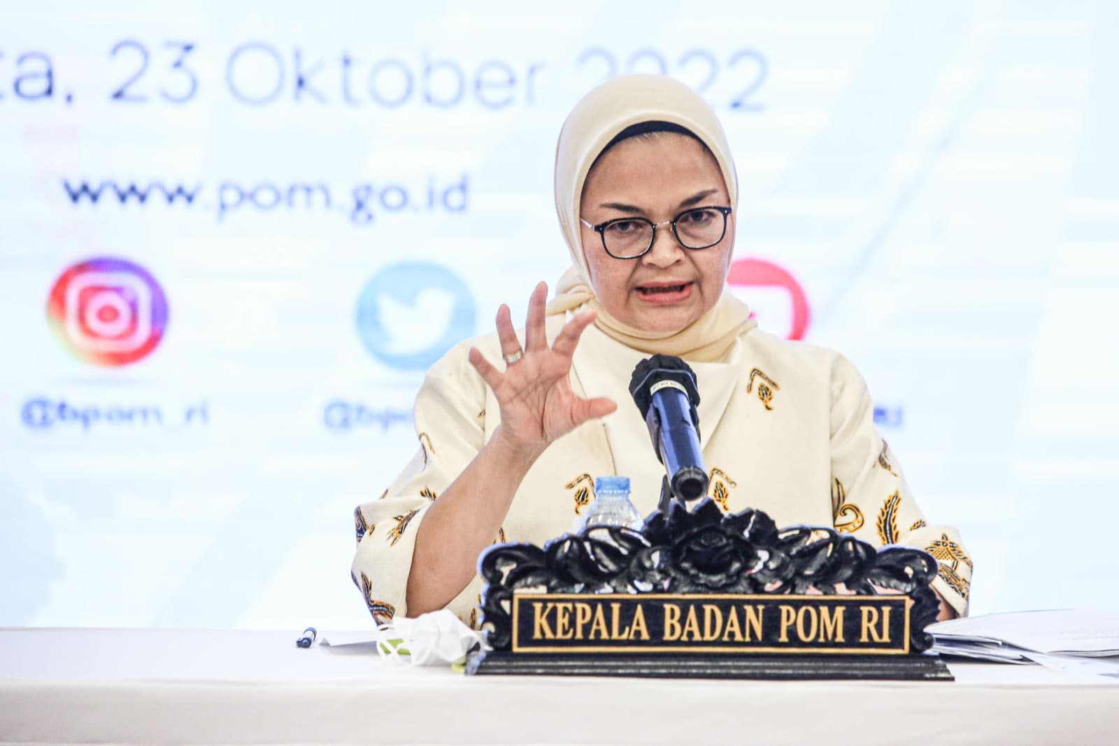 Kepala Badan Pengawas Obat dan Makanan Penny K. Lukito memberikan konferensi pers penjelasan hasil pengawasan BPOM terkait sirup obat yang tidak menggunakan Propilen Glikol, Polietilen Glikol, Sorbitol dan Gliserol.di Kantor BPOM, Jakarta, Minggu (23/10/2 - Image