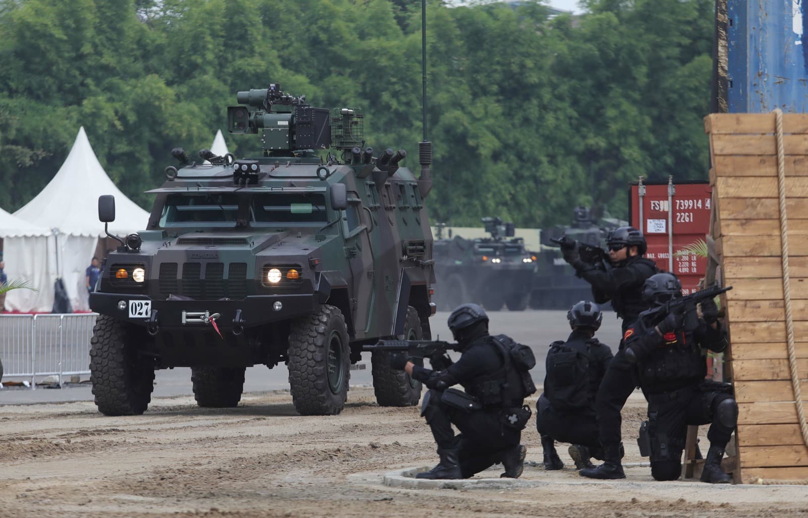 Atraksi Prajurit TNI ditampilkan dalam Pameran industri pertahanan Indo Defence 2022 Expo & Forum di Jakarta International Expo (JIExpo), Kemayoran, Jakarta Pusat, Rabu (2/11/2022). Kementerian Pertahanan menggelar pameran industri pertahanan terbesa - Image